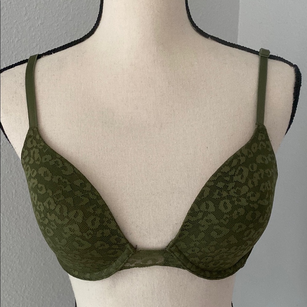 Victoria’s Secret PINK  Wear Everywhere Tshirt Olive Green Leopard Print Bra